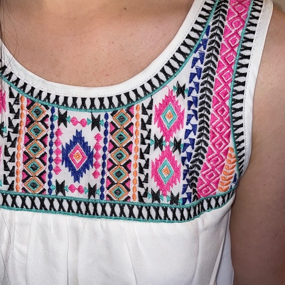 Embroidered Tank - Picture 2 of 4